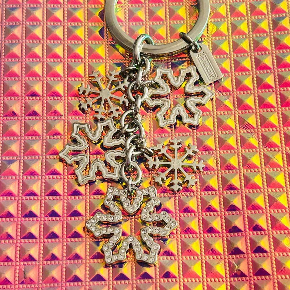 💰 SOLD💰Coach Snowflake Keychain/ Bag Charm - Picture 2 of 7
